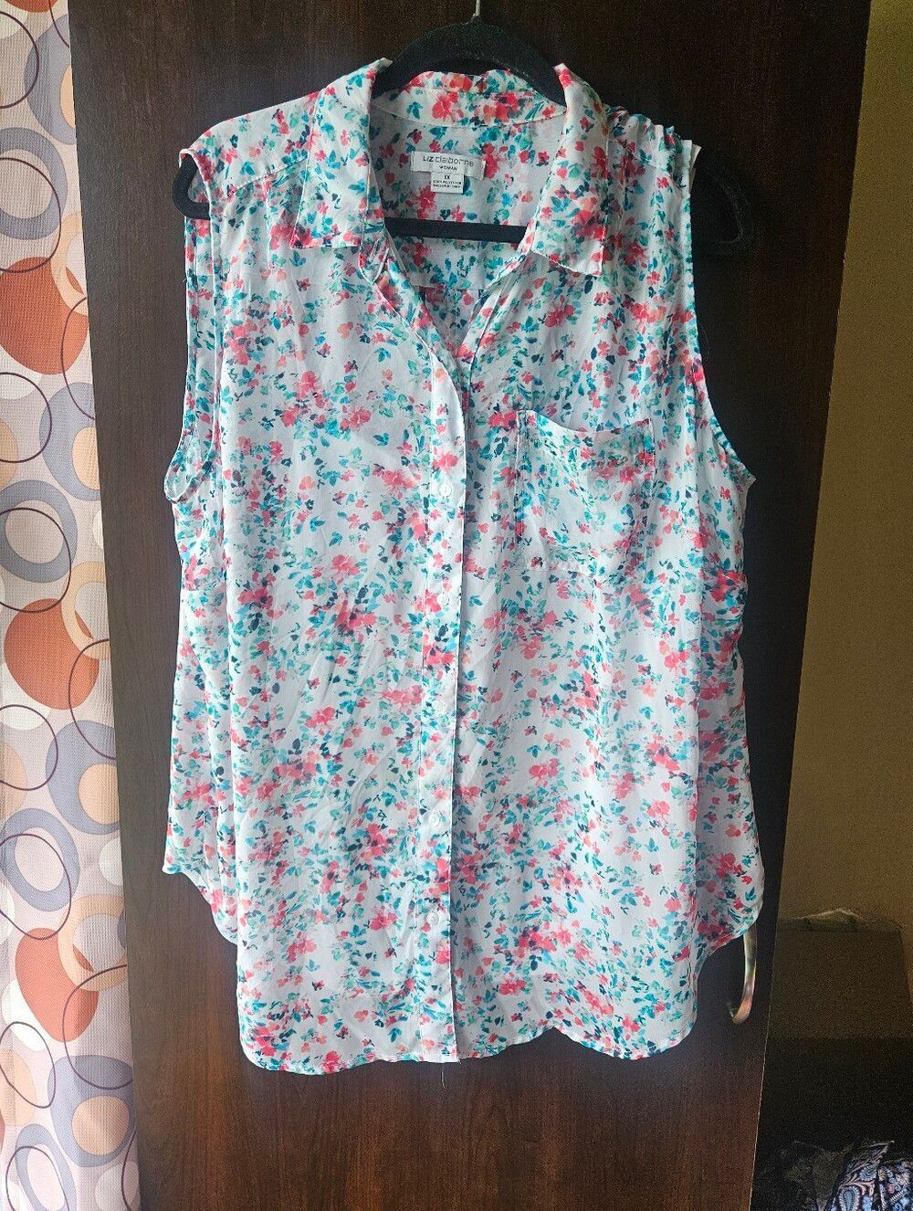 Liz Claiborne Sleeveless Floral Button-Front Blouse in White with Pink & Teal